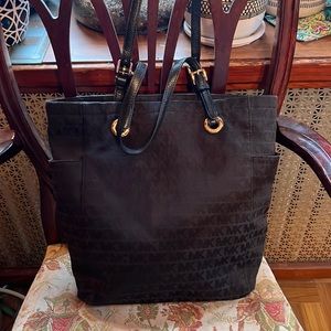 Michal Kors bag - good condition.